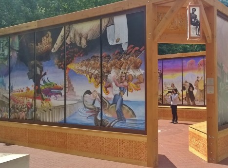 Another photographer in the Crossroads of Curiosity